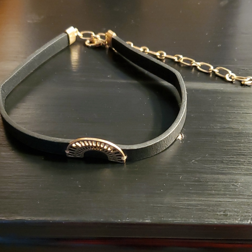 Choker - Picture 2 of 5